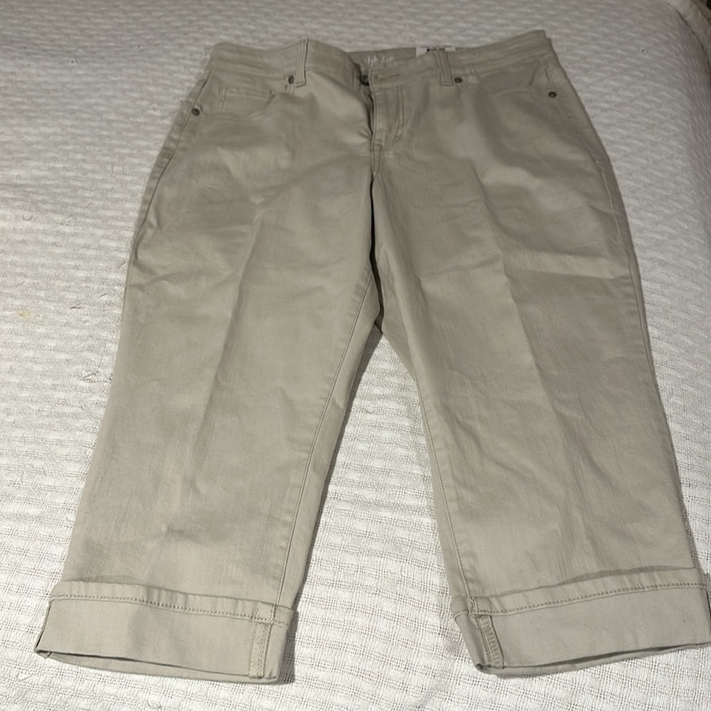 NWT Style & Co. Med Rise Capri Curvy Fit
